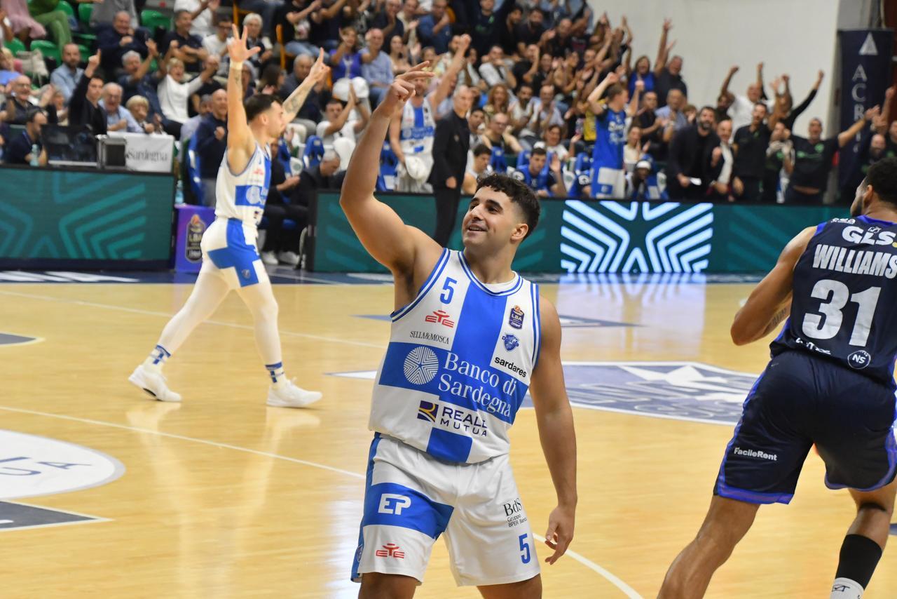 
	<strong>Stefano Trucchetti</strong> festeggia la sua tripla contro Napoli

