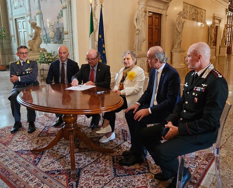 Lucca, accordo tabaccai-forze dell’ordine contro furti e assalti dei banditi<br>
