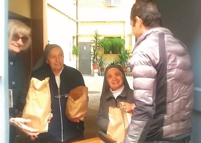Modena, la parrocchia di Sant’Agostino ogni mattina dona pane ai bisognosi