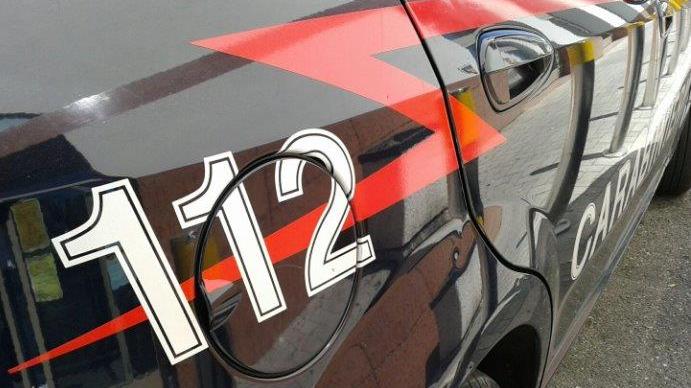 Porcari, non paga alcolici e Champagne: arrestato