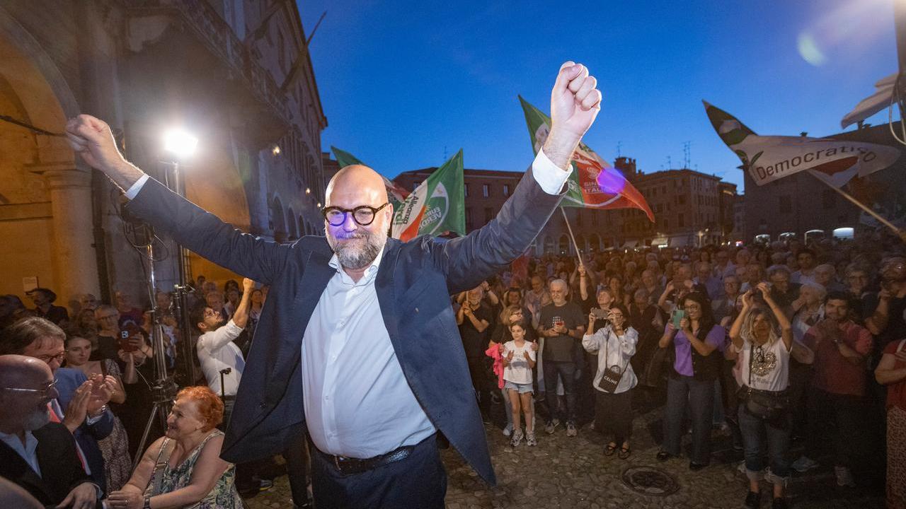 La festa di Mezzetti nel giorno della sua elezione a sindaco di Modena