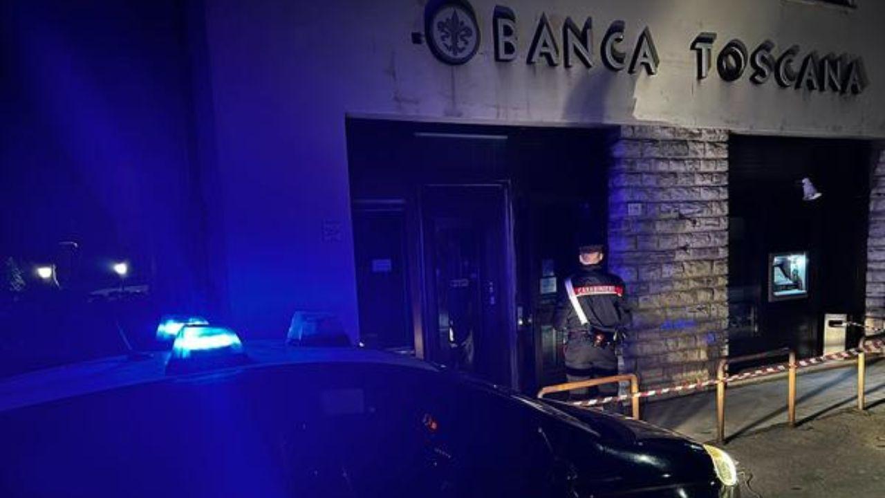 
	Carabinieri sul luogo dell'assalto

