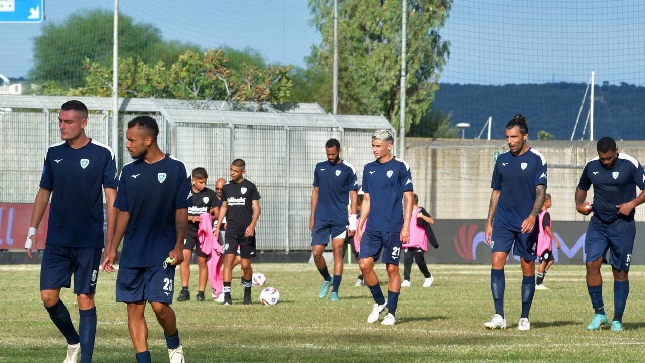 Razzismo, minacce e l’ombra delle scommesse clandestine: bufera sull’Olbia calcio