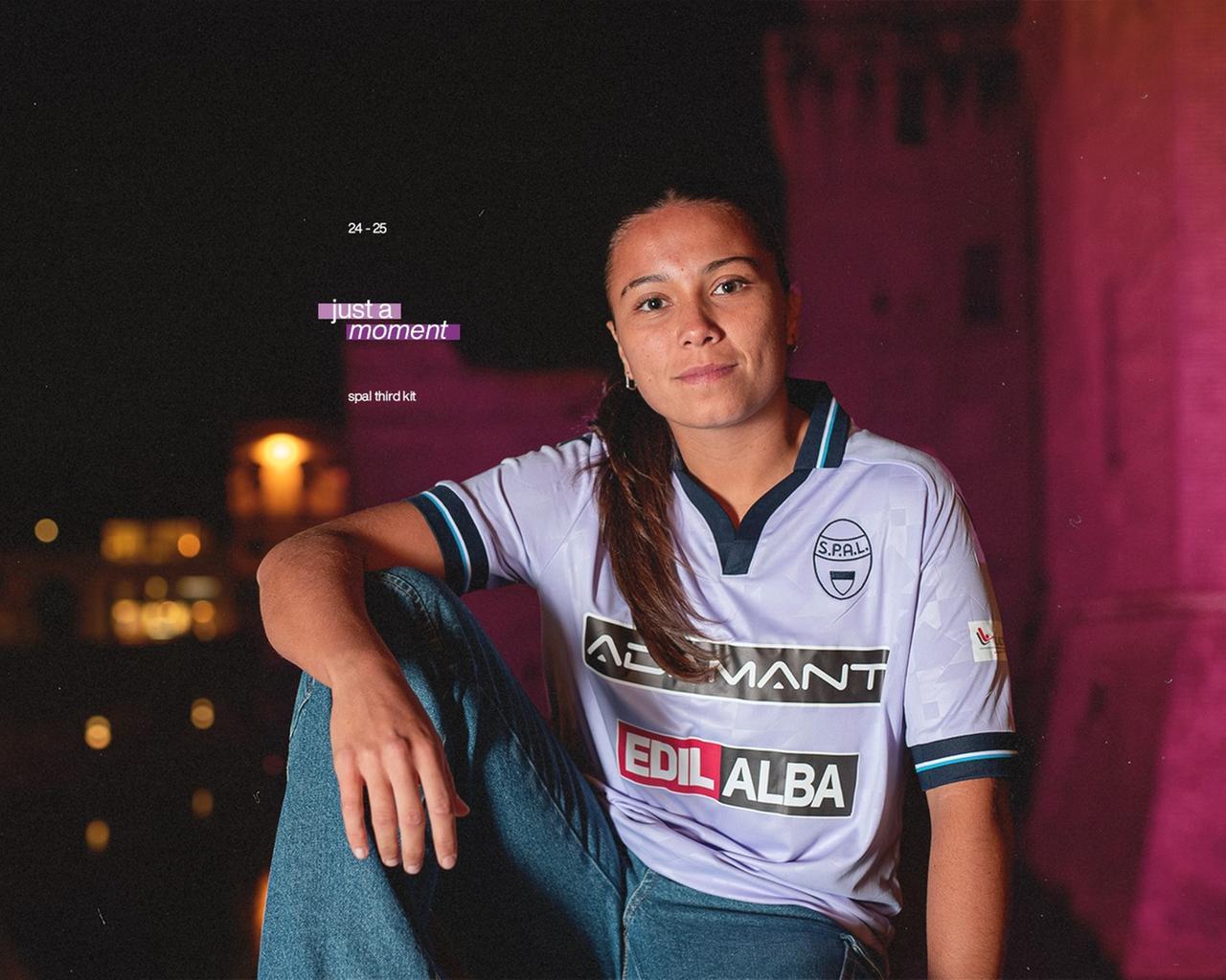 Spal, ecco la terza maglia: è rosa