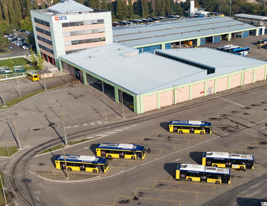 Modena, saccheggiati 15 autobus di Seta: bottino di quattromila euro