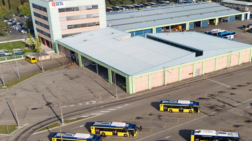 Modena, saccheggiati 15 autobus di Seta: bottino di quattromila euro