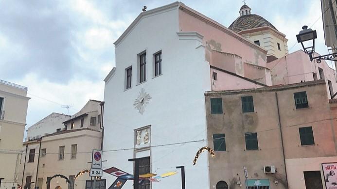 Alghero, l’ultimo gesuita dice addio alla città e la chiesa di San Michele resta chiusa