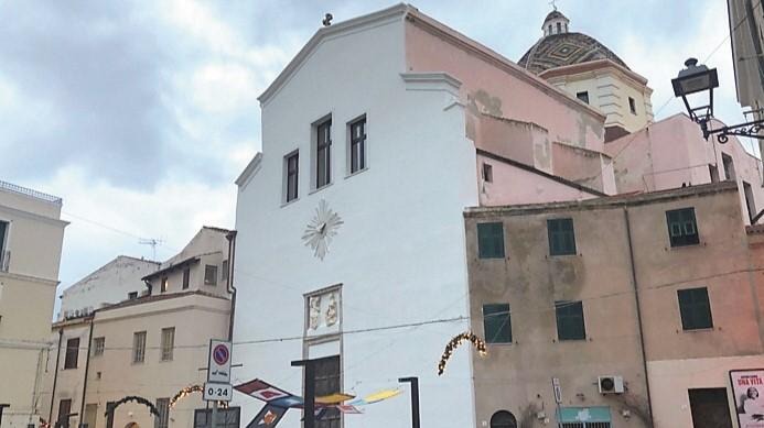 Alghero, l’ultimo gesuita dice addio alla città e la chiesa di San Michele resta chiusa