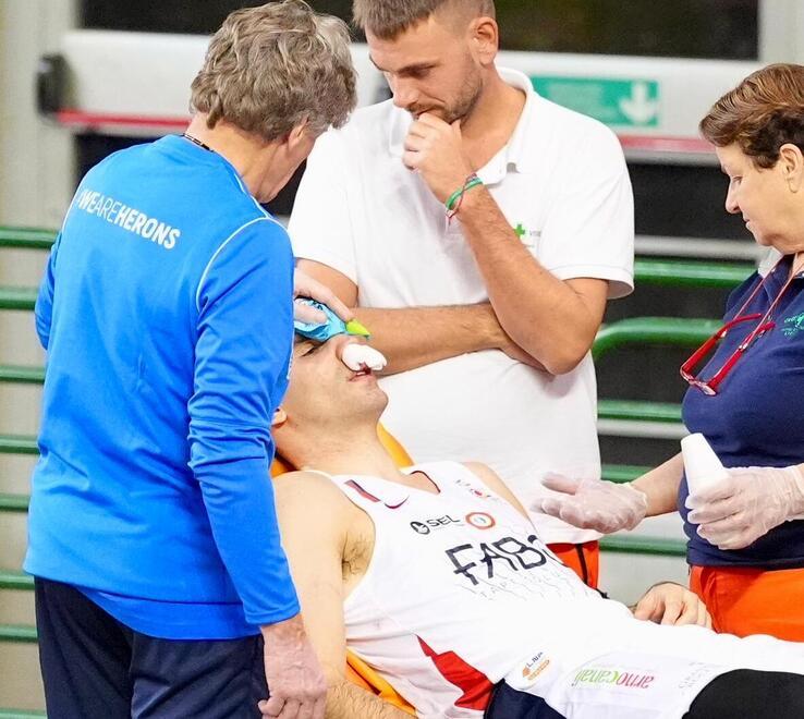 
	I soccorsi al giocatore rossobl&ugrave; Nicola Mastrangelo&nbsp;

