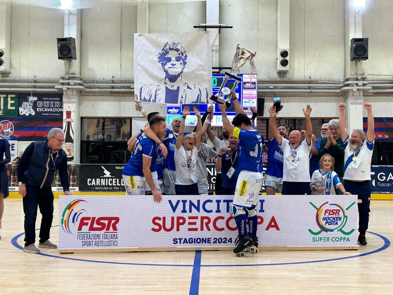 
	L'esultanza di squadra e staff del Follonica (foto Giorgio)

