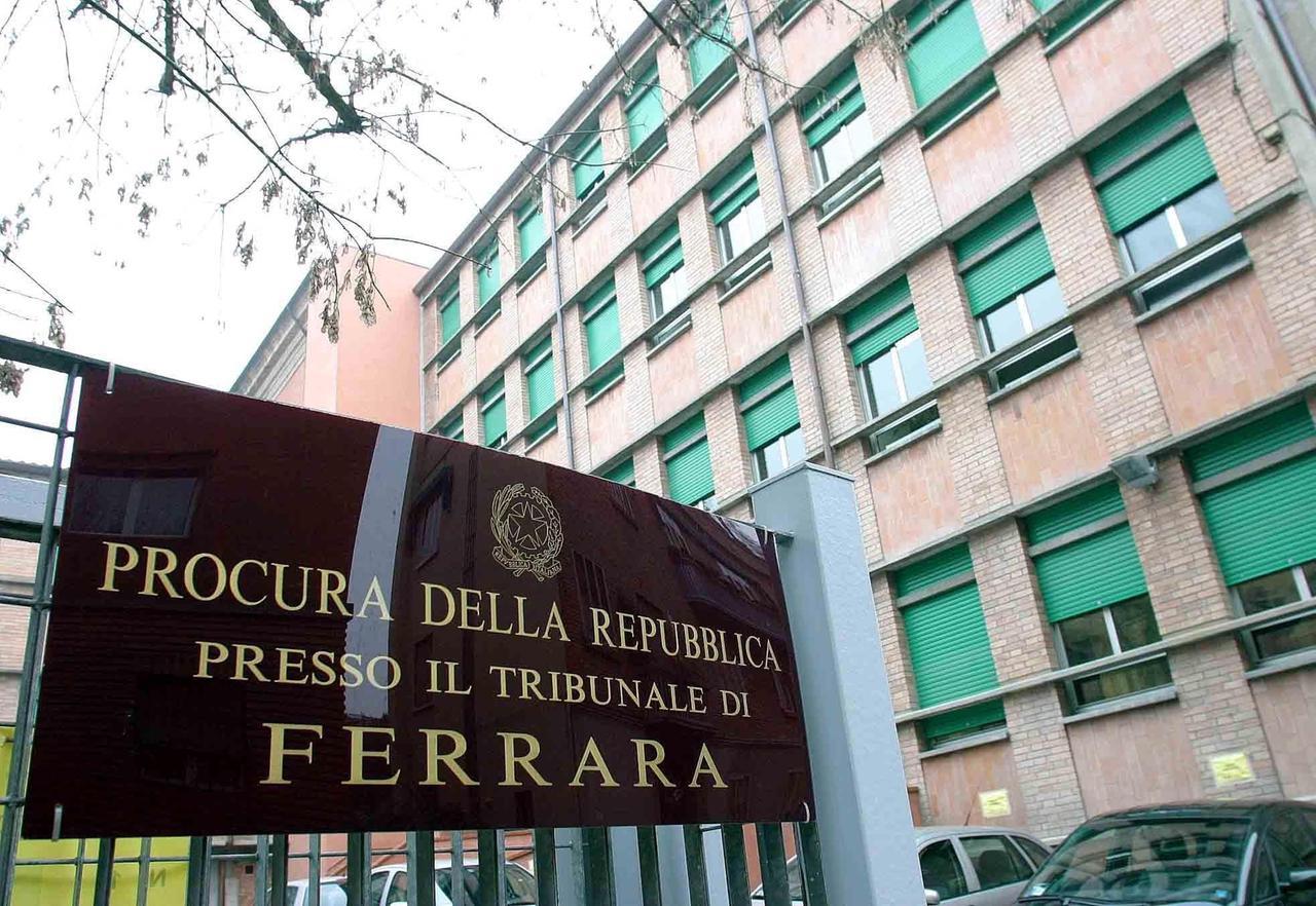 Ferrara, gli dà un passaggio per la discoteca e poi lo violenta: 10 anni al pedofilo seriale