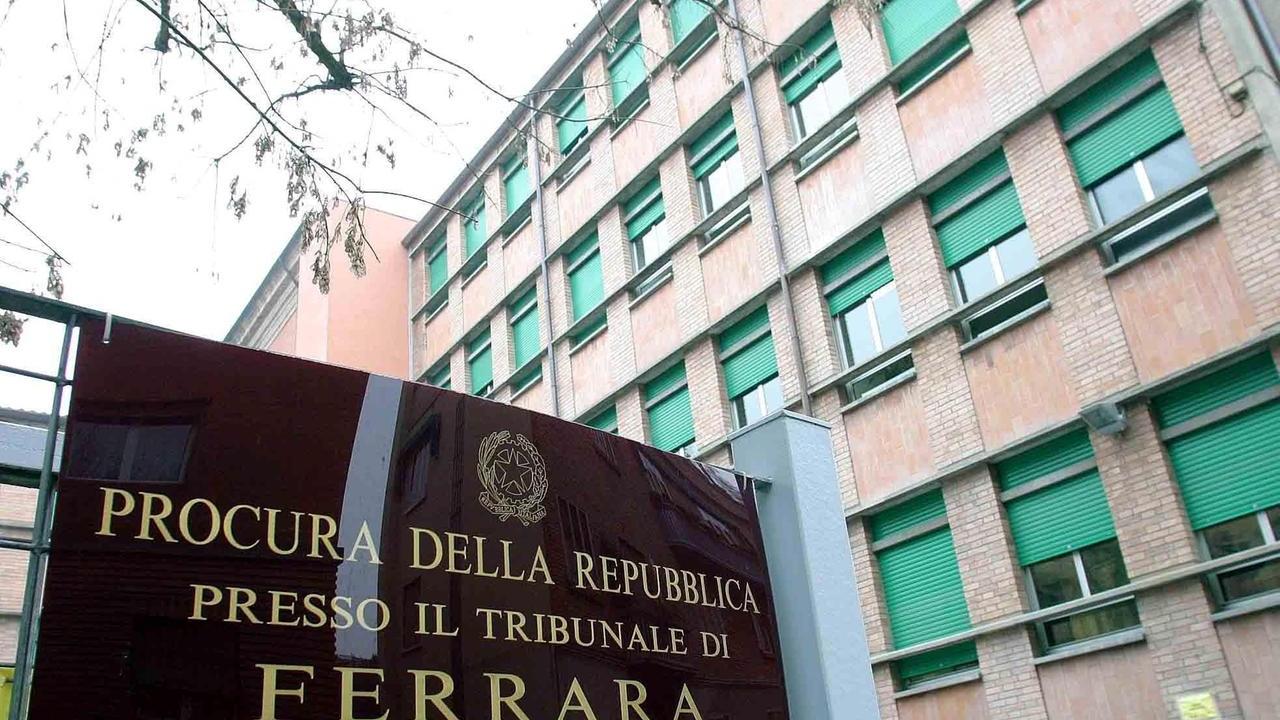 Ferrara, gli dà un passaggio per la discoteca e poi lo violenta: 10 anni al pedofilo seriale
