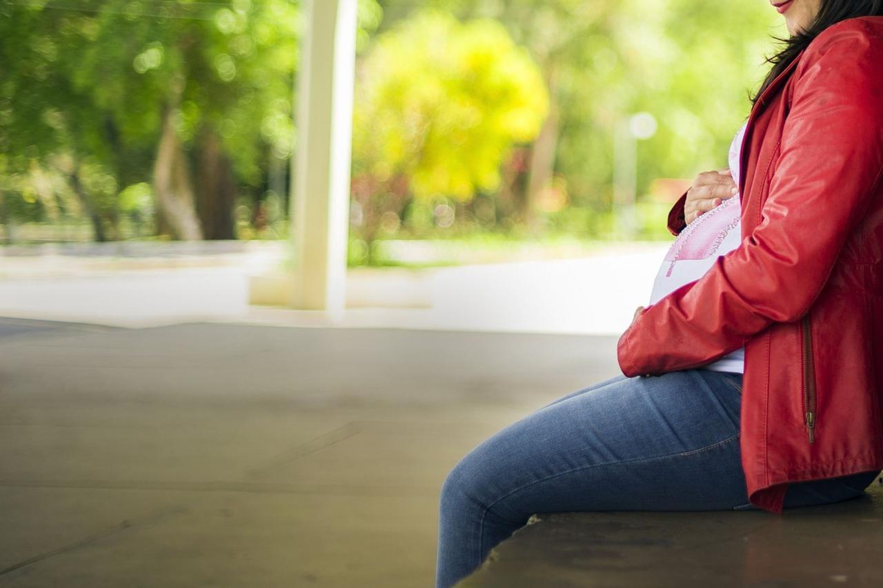 La gestazione per altri diventa reato universale