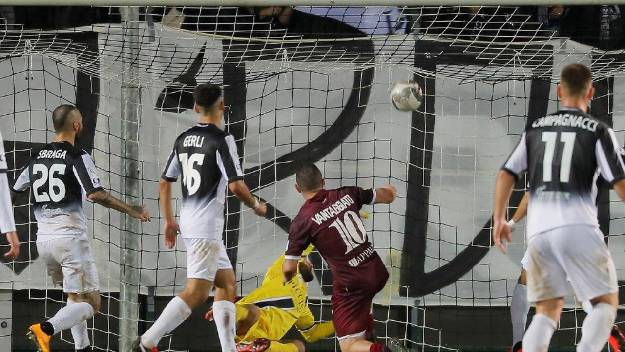 Il gol di Vantaggiato a Siena nel 2017