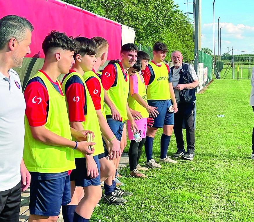 Porto Garibaldi, campo sportivo invaso dalle zanzare