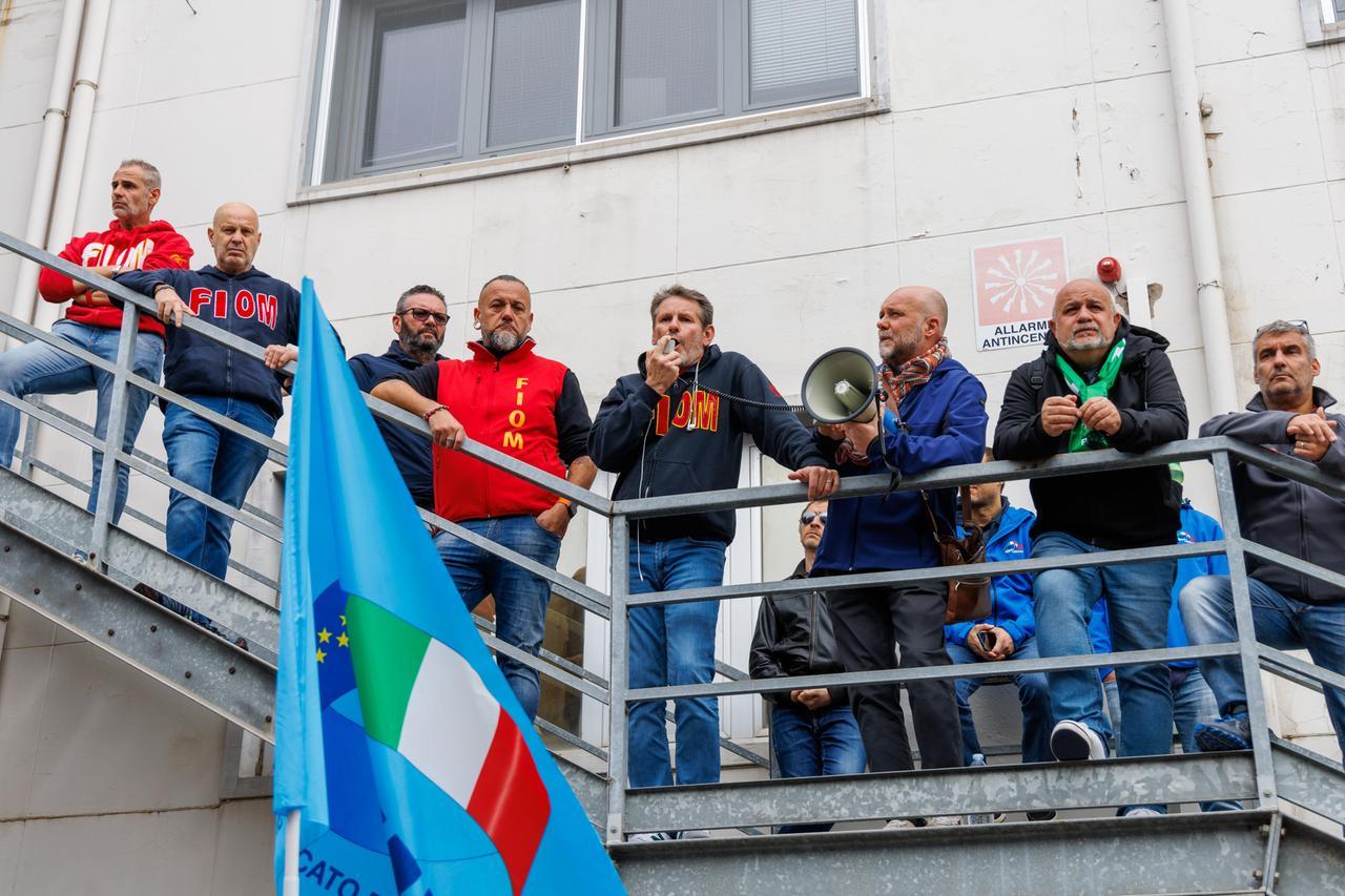 Copparo, Berco licenzia 480 dipendenti: lo sciopero va avanti