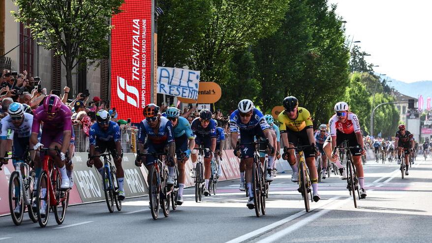 Giro d'Italia 2025, ci sarà una cronometro in Toscana: le città interessate