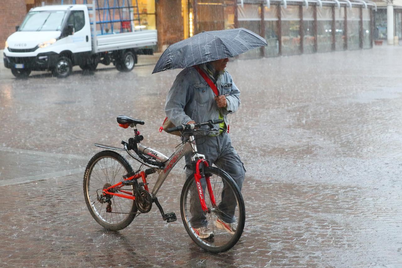 Ferrara, maltempo: piogge intense nella notte