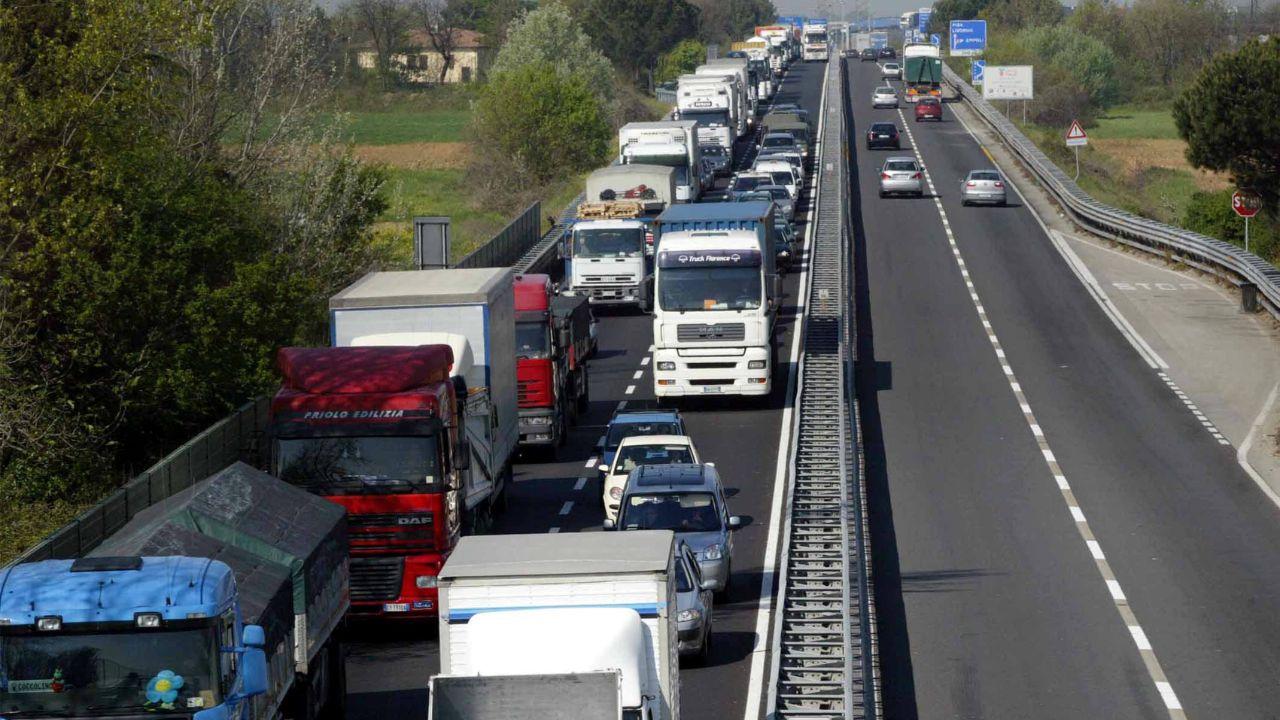 Fi-Pi-Li, l’appello dei sindaci: «Necessaria la terza corsia»