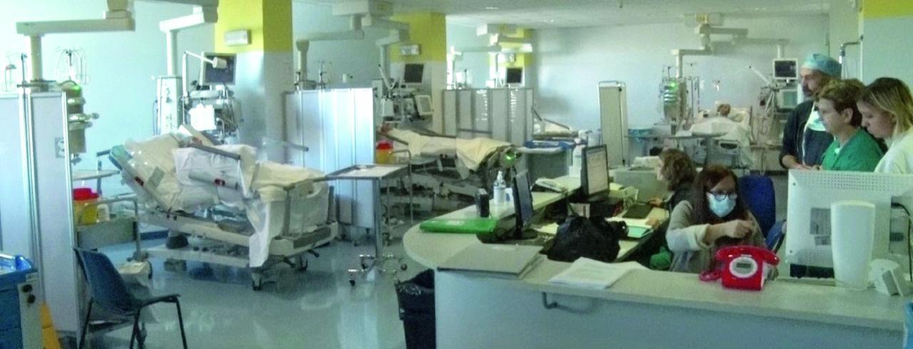 Dottori e infermieri pronti allo sciopero: «Senza assunzioni il sistema affonda»