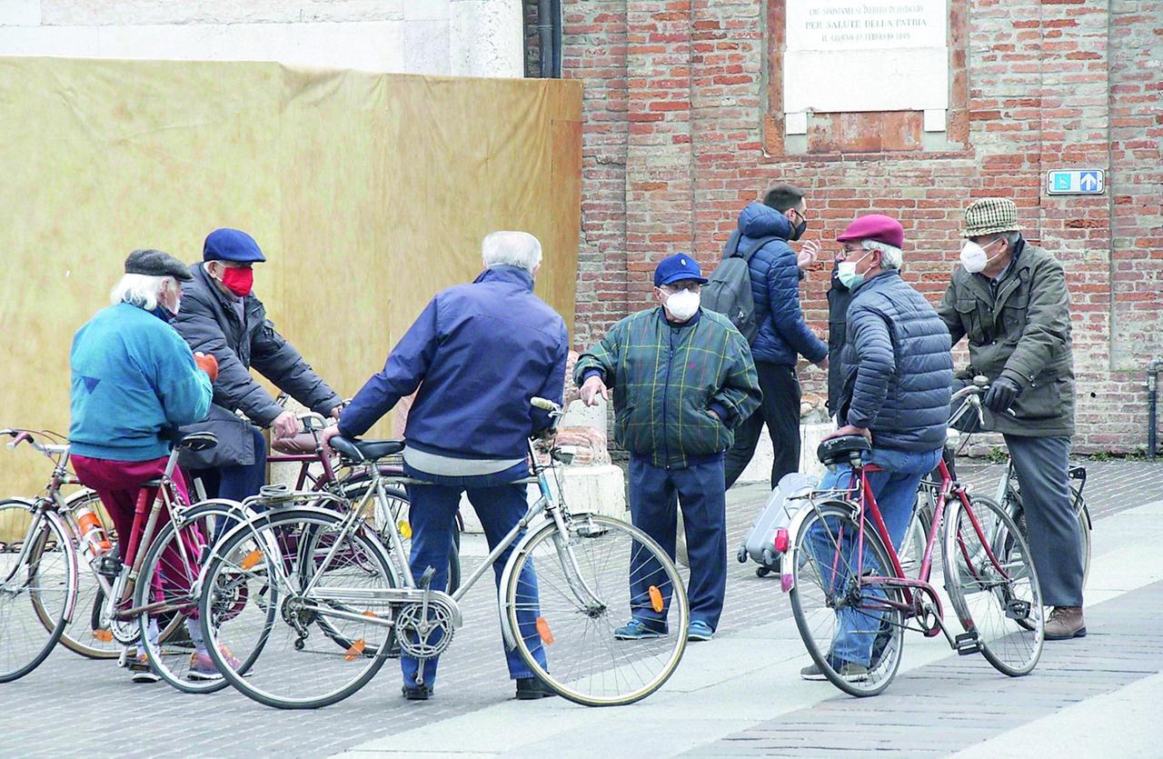 Ferrara, tanti anziani e pochi neonati: l’inverno demografico continua ad avanzare