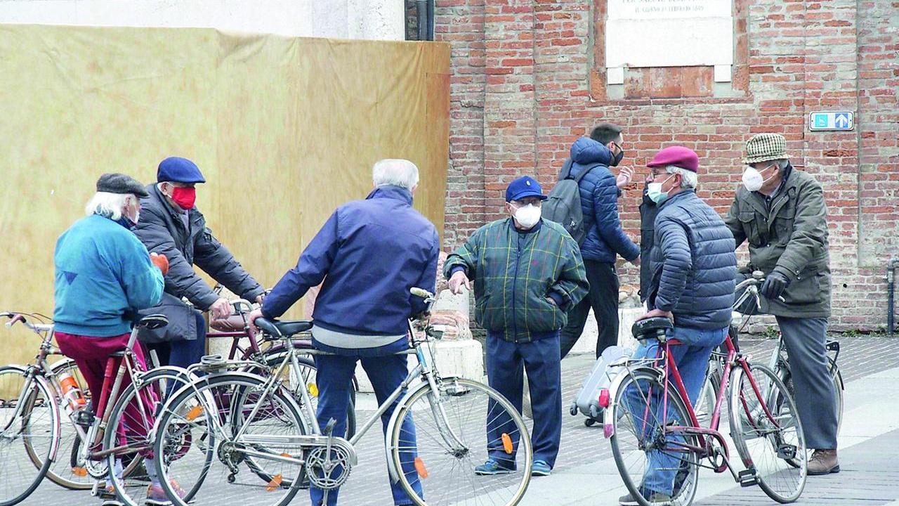 Ferrara, tanti anziani e pochi neonati: l’inverno demografico continua ad avanzare