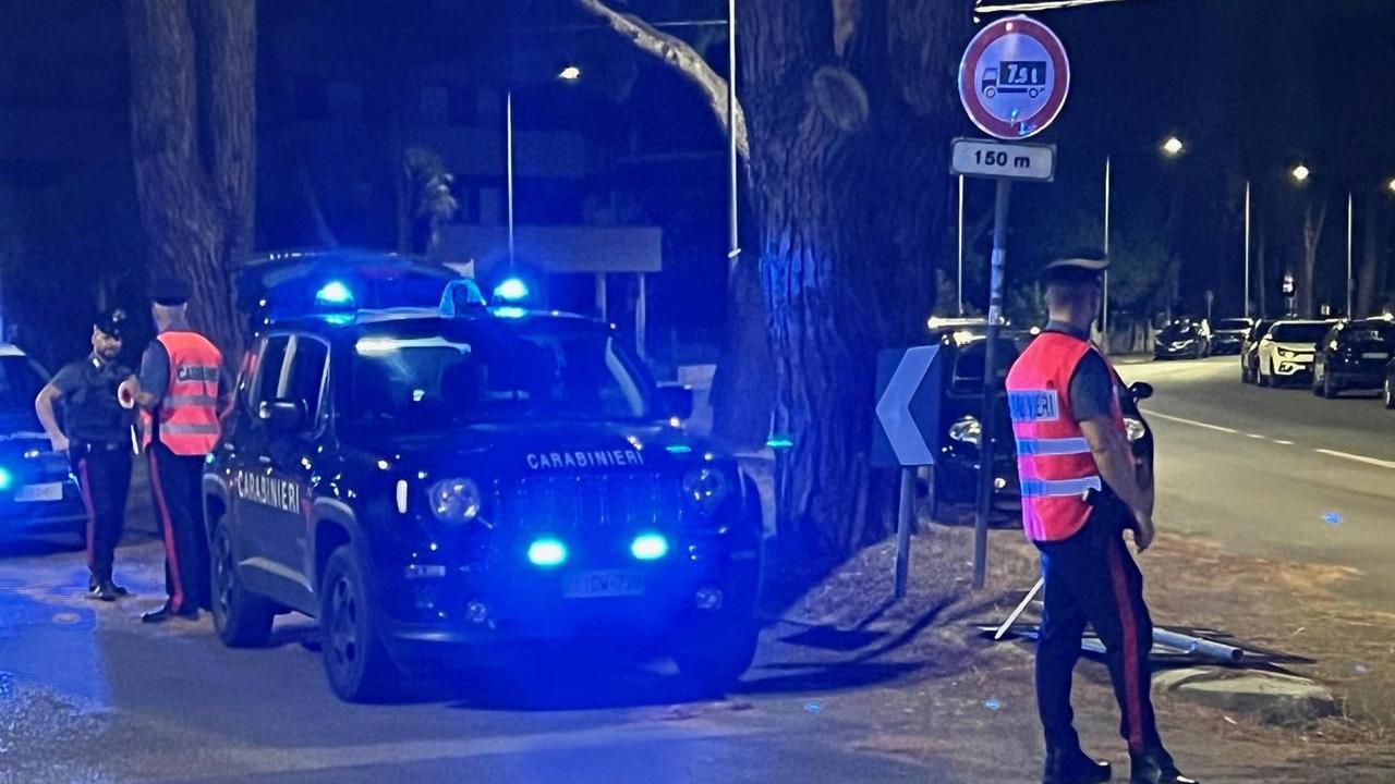 Ferrara, fermato alla guida fornisce la carta di credito al posto della patente