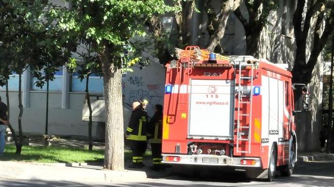 Intervento dei vigili del fuoco in via Toscana