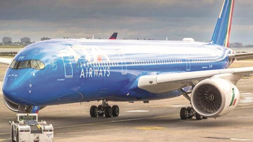 Ita apre la vendita dei biglietti ma è già polemica: «Il primo volo per Linate è alle 9»