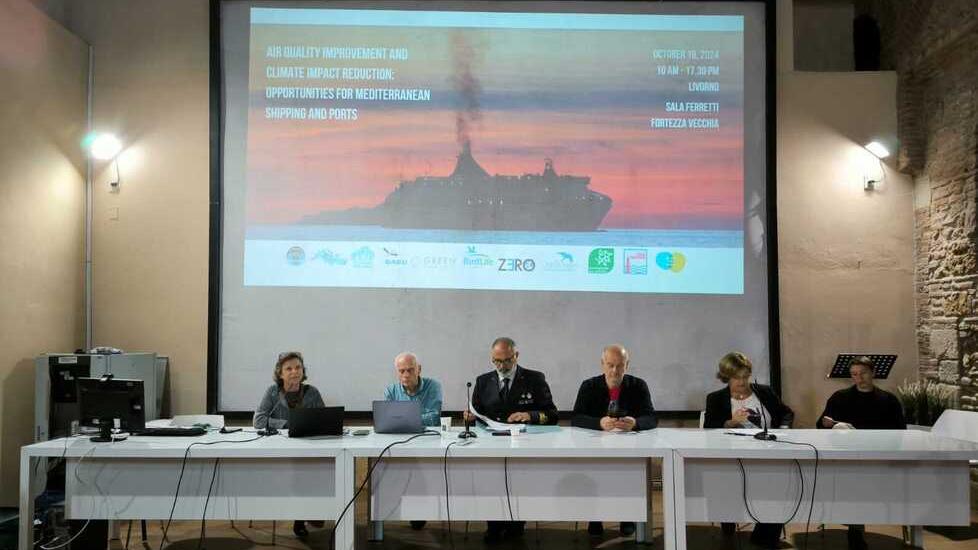 Livorno, sette banchine elettrificate nel 2026: «Pronti per i nuovi sensori dei fumi»