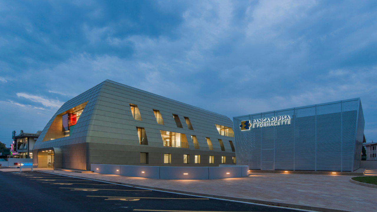 La sede della Bcc di Pisa e Fornacette inaugurata nel 2014