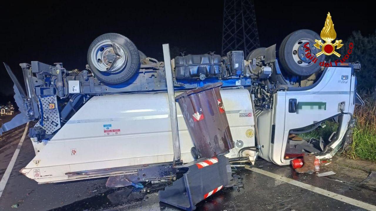 Incidente fra auto e camion nella notte a Gavassa, ci sono cinque feriti