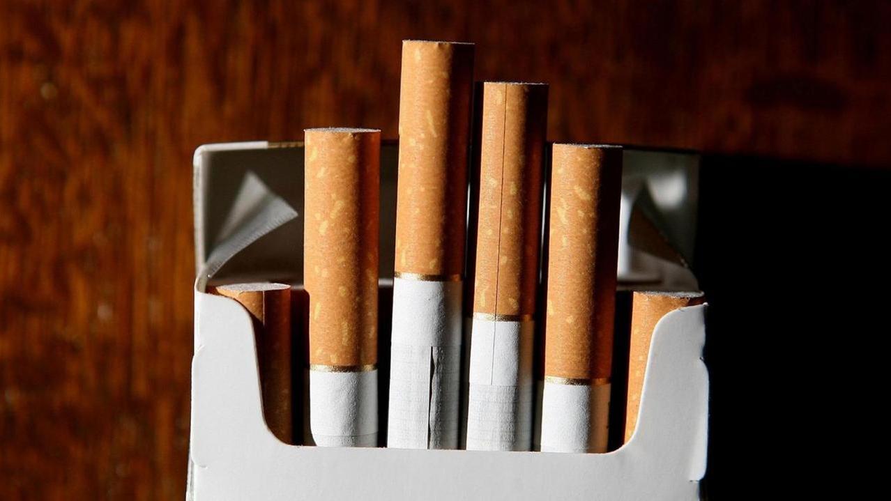 Porto Rotondo, bar vendeva sigarette senza autorizzazione: blitz della guardia di finanza