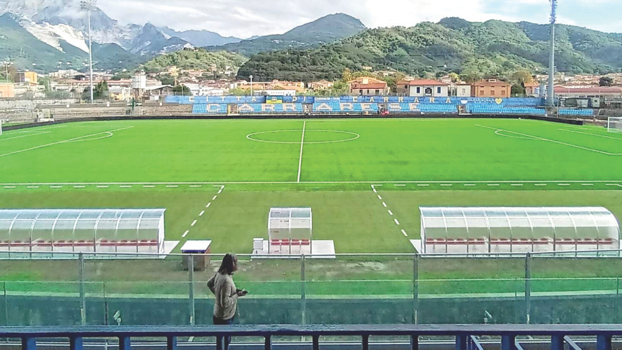 Il rinnovato stadio Dei Marmi di Carrara dove domani la Carrarese tornerà a giocare