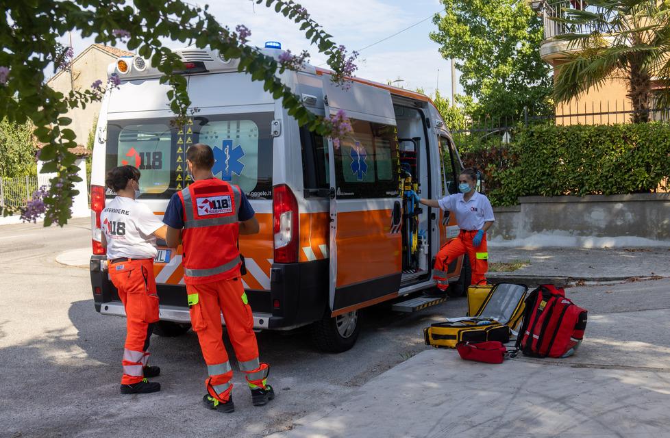Modena, mancano ambulanze in città: soccorsi da Nonantola e Sassuolo