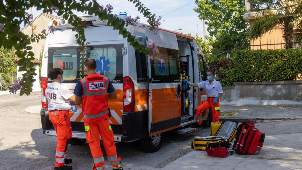 Modena, mancano ambulanze in città: soccorsi da Nonantola e Sassuolo
