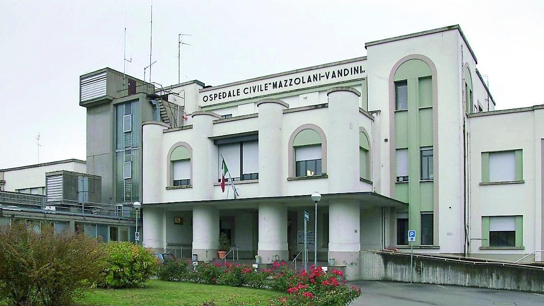 Morti sospette ad Argenta, sospeso 30 giorni l’infermiere indagato per omicidio volontario