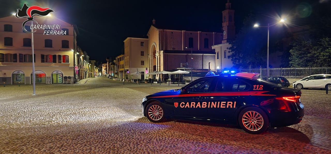 Cento, budelli da insaccati scaduti: sequestro e multa per l’azienda
