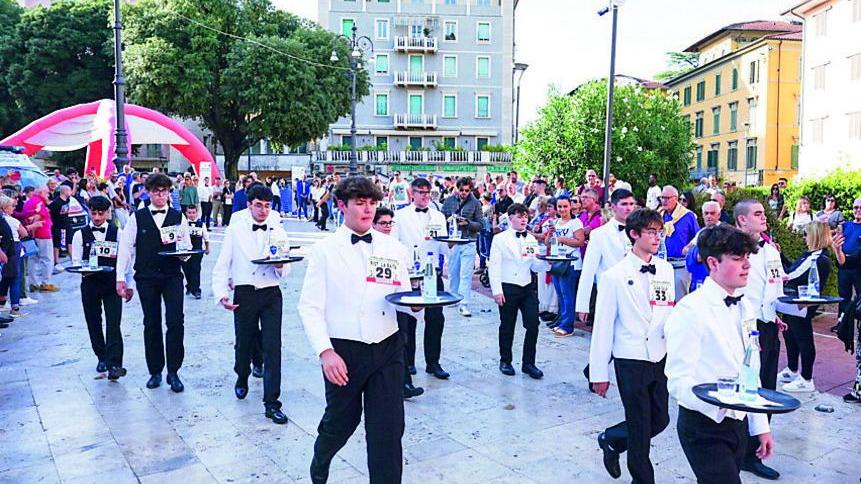 L'edizione del 2023 della Corsa dei camerieri intitolata a “Nerio Natalini" (foto Nucci)