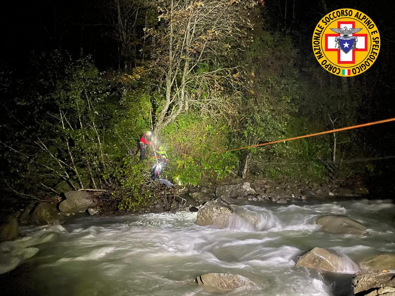 Civago, perde l’orientamento col torrente Dolo in piena: escursionista ferito