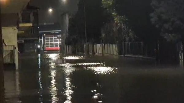 Maltempo a Modena, la situazione in diretta: alcune strade allagate, blackout e torrenti esondati