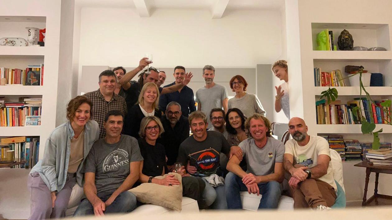 «La classe più bella di Livorno siamo noi». Quelli della 5°F del liceo Enriques a 30 anni dalla maturità