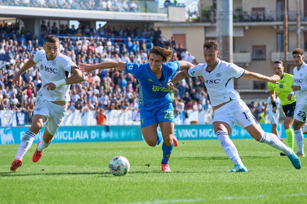 
	Lorenzo Colombo contrastato da Bongiorno e Rahmani (foto Autovino)

