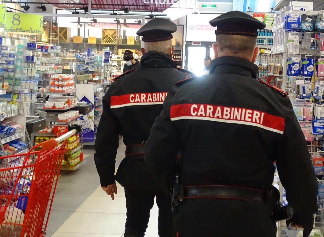 Rapina al supermercato Md, caccia all’autore del colpo: è armato