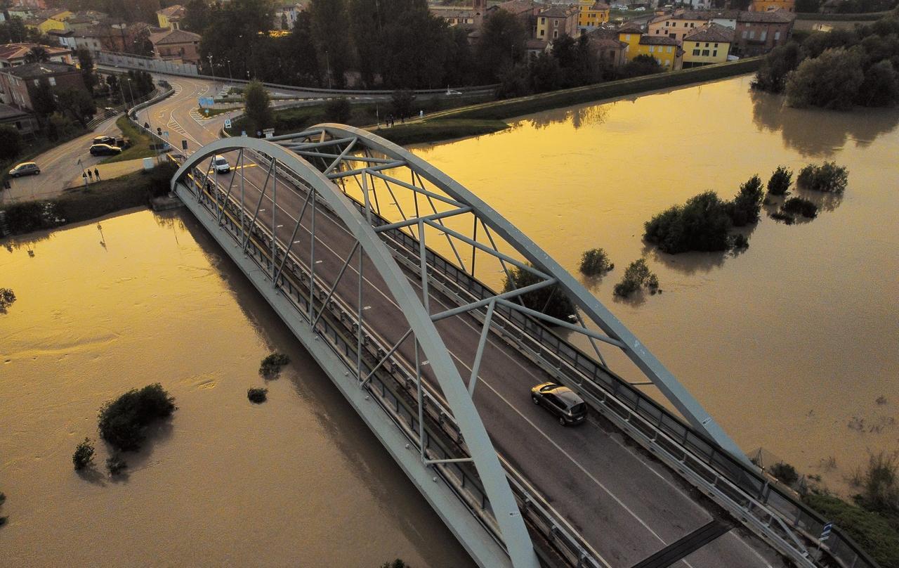
	La piena del Panaro a Bomporto <strong>(foto di Rocco Caruso)</strong>


