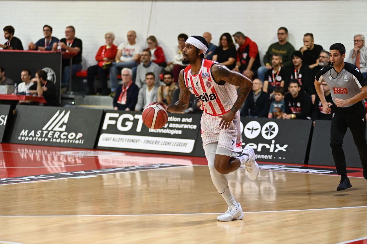 Basket, la Sella Cento cede a Torino nel finale
