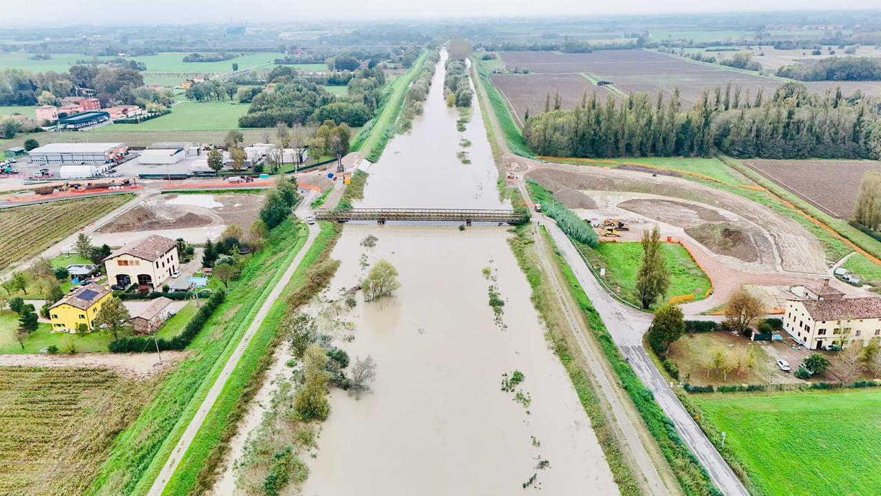 
	Il Secchia in&nbsp;piena a ponte dell'Uccellino <strong>(foto di Hassan Zaman Tarar)</strong>

