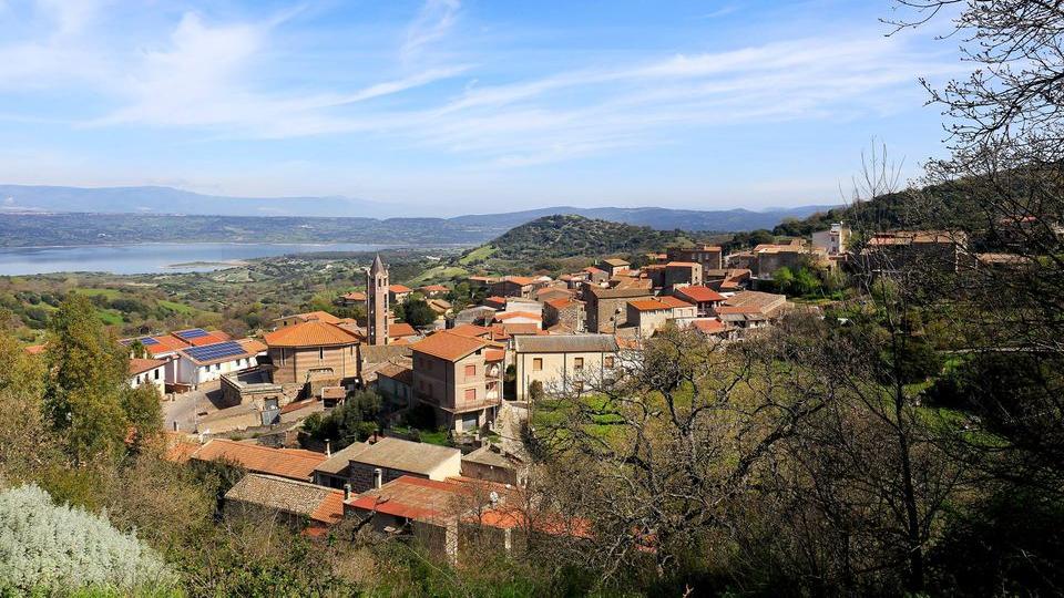 Senza asilo, scuole e medici: la lente agonia dei piccoli comuni della Sardegna