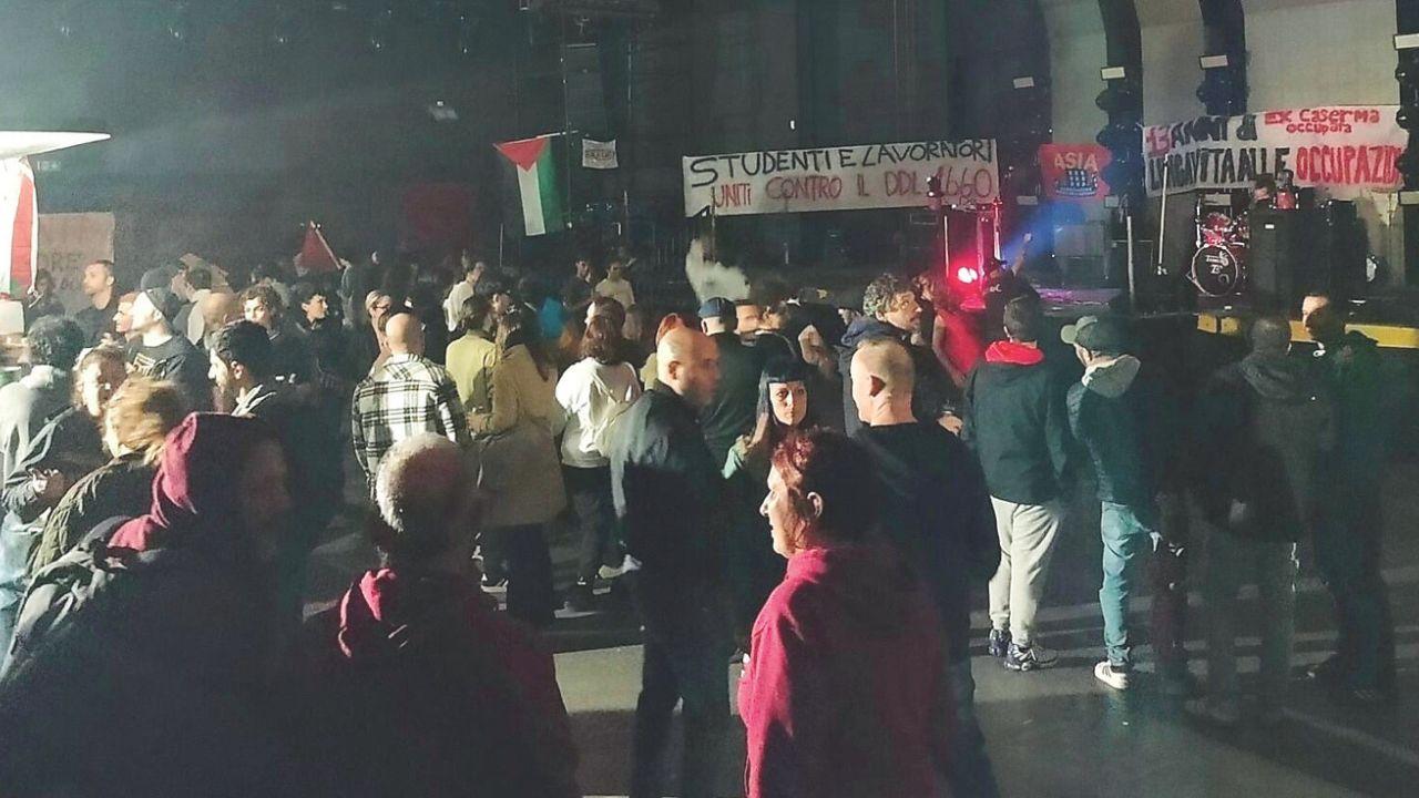 
	Un momento della occupazione dell&rsquo;ex cinema Grande&nbsp;

