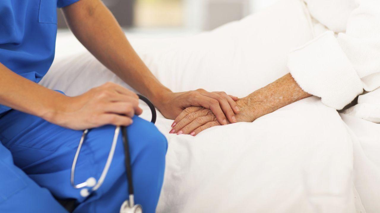 Personale sanitario al lavoro (foto di archivio)